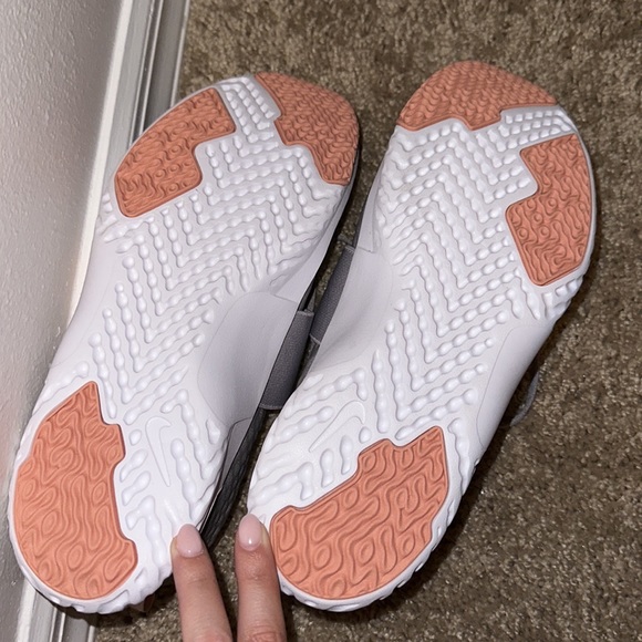 Nike running shoes - Picture 2 of 4